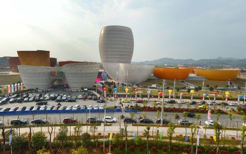 湖南醴陵办陶瓷博览会 建筑外观似陶罐